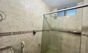 Imagem 2: Com 03 suítes, varanda, sala ampla e lavabo, este imóvel oferece um ambiente aconchegante