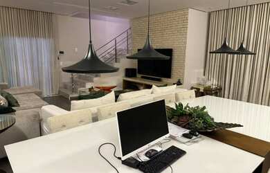 Imagem 6: Casa á venda no Jardin América Casa de Rua com 3 Quarto(s) e 4 banheiro(s) à Venda, 206.00