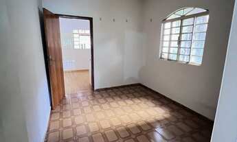 Imagem 6: Vendo casa no Bairro Vitória régia, dois quarteirões da escola