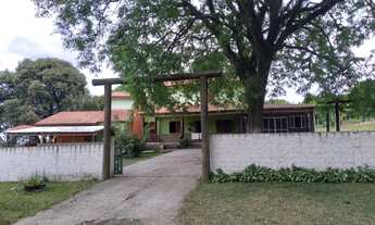 Imagem 2: 2 Casas grandes uma ao lado da outra com piscina e 3 quartos cada