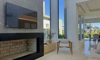 Imagem 3: Casa nova e mobiliada com 3 suítes, piscina e fundos para o lago Reserva das Á