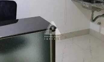 Imagem 2: SALA COMERCIAL AMPLA, COM 2 BANHEIROS E REFORMADA NO CENTRO DO RIO
