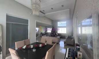 Imagem 2: Casa no Condomínio Golden Green com 4 suítes - Olho D'água