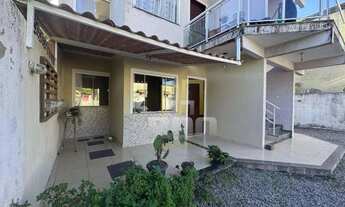 Imagem 2: Apartamento térreo no bairro Cidade Praiana, perfeito para quem busca economia e tudo pert