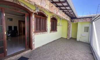 Imagem: Casa com 03 quartos, 04 vagas plana e bem