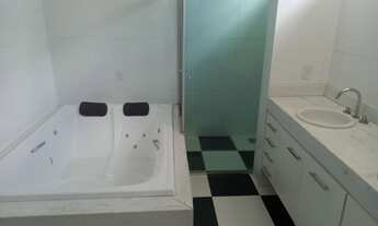 Imagem 5: Casa de condomínio sobrado para venda possui 388 metros quadrados com 5 quartos