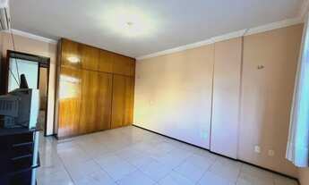 Imagem 7: Com 03 suítes, varanda, sala ampla e lavabo, este imóvel oferece um ambiente aconchegante