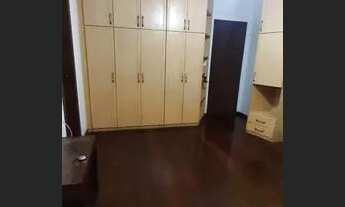 Imagem 7: Casa para aluguel e venda possui 280 metros quadrados com 5 quartos