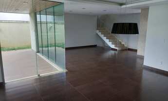 Imagem 4: Casa de condomínio sobrado para venda possui 388 metros quadrados com 5 quartos