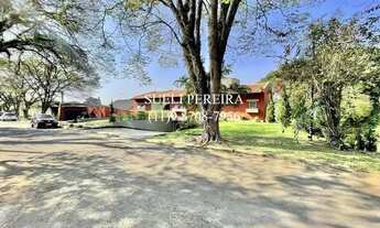 Imagem 3: Casa de condomínio para venda tem 882 metros quadrados com 6 quartos