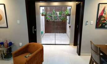 Imagem 2: LINDA CASA COM 3 QUARTOS; SALA DE TV; ESCRITÓRIO; COZINHA COM INTERAÇÃO COM CHURRASQUEIRA