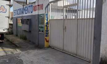 Imagem: Estacionamento Terreno ao Lado da Casa e