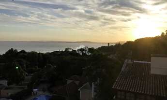 Imagem 2: Casa com 4 dormitórios a venda no bairro Pedra Redonda em Porto Alegre