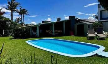 Imagem 4: Casa mobiliada com piscina no Centro de Xangri-Lá, 2 terrenos, próxima do mar, frente lest
