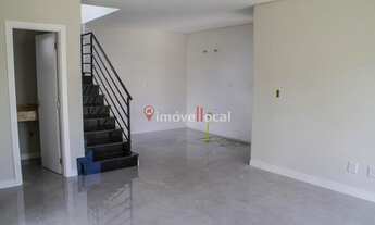 Imagem 5: Lindo sobrado com um amplo quintal, espaço para fazer o que quiser, à venda no bairro Abra