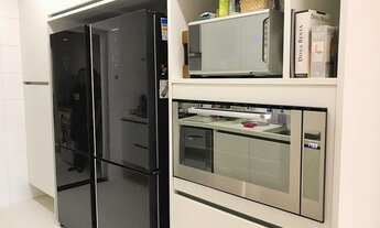 Imagem 3: Casa de condomínio para aluguel e venda possui 386 metros quadrados com 4 quartos