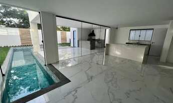 Imagem 2: Casa de condomínio sobrado para aluguel possui 315 metros quadrados com 4 quartos