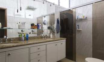 Imagem 2: 4 dormts. sendo 2 suites, 6 vagas, piscina, 2 churrasqueiras, salão de festas