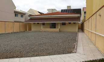 Imagem 2: Imóvel à Venda em Curitiba - 600m² área total e 204m² construído, Amplo Hall, 2 Banheiros