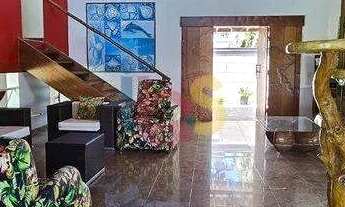 Imagem 3: Casa de Alto Padrão em Estilo Colonial com Bela Vista para o Mar