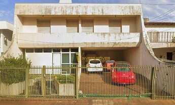 Imagem: Casa com com 4 quartos e 261m² para alugar