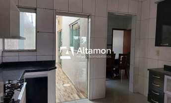 Imagem 4: Casa com 03 quartos sendo 02 suítes, banheiro social, sala, copa, cozinha