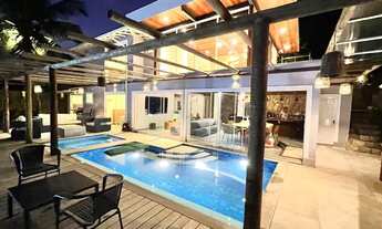 Imagem 2: Casa com deck à Beira-Mar em Angra dos Reis Piscina com Vista Deslumbrante