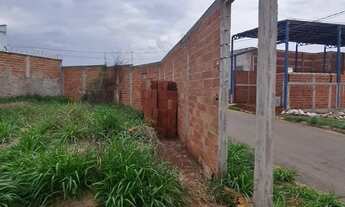 Imagem: Lote a venda tem 327 metros quadrados em