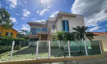 Imagem: Ampla casa a venda na cidade de Guabiruba