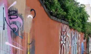 Imagem 2: Casa com terreno de esquina na avenida Itaberaba, Freg. do Ó. reformar ou usar o terreno