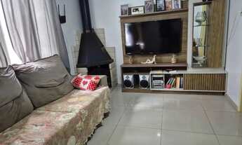 Imagem: Casa térrea com pátio aos fundos