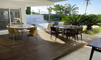 Imagem 6: Casa para aluguel e venda possui 1000 metros quadrados com 4 quartos.