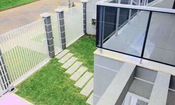 Imagem 5: Sobrado para venda possui 380 metros quadrados com 4 quartos em Capão Raso - Curitiba - PR