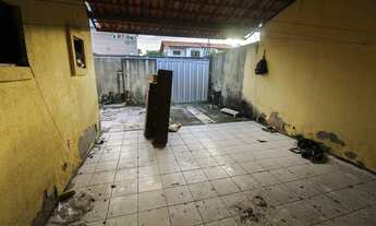 Imagem 4: Casa residencial com 3 suítes sendo 1 reversível, dependência completa, 2 vagas, churrasqu