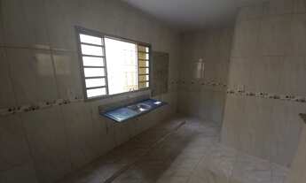 Imagem 6: CASA DE FUNDOS NA QNM 34