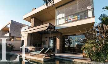 Imagem 4: Alphaville 2, Frente a praça, Sobrado imponente 4suítes