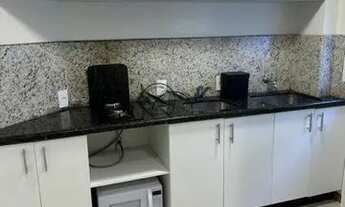 Imagem 5: Apto de 01 dormitório com split, armário embutido, painel e criados-mudos, bwc completo, s