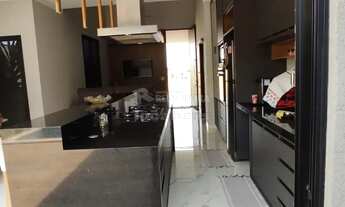 Imagem 3: Casa de Alto Padrão para Venda com 3 Dormitórios no Residencial Maria Júlia