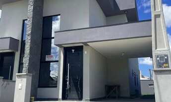 Imagem 4: Casa financiável com 3 quartos, um deles suíte master, no bairro Carianos em Florianópolis