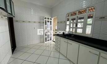 Imagem 4: Casa para aluguel no Bairro Planalto Montes Claros/MG, 03 Quarto(s), 02 Vaga(s