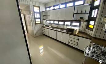 Imagem 7: Casa de Andar Espaçosa e Elegante Conforto, Amplitude e Sofisticação em Cada D