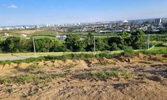 Imagem: Terrono para venda tem 330 metros quadrados