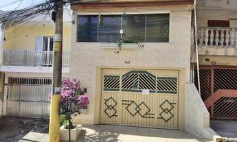 Imagem: Sobrado para venda tem 320 metros quadrados