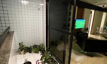 Imagem 2: Apartamento para venda possui 52 metros quadrados com 2 quartos em Boa Viagem - Recife - P