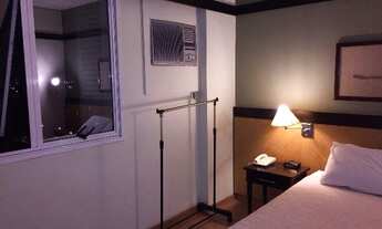 Imagem 3: Flat para aluguel possui 40 metros quadrados com 1 dormitório e 1 vaga em Alphaville - Bar