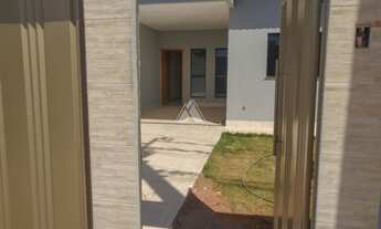 Imagem 3: Linda casa com três quartos, sendo um com suíte: acabamento diferenciado