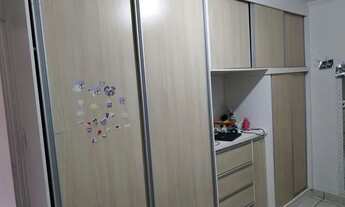 Imagem 2: Imóvel rico em armários e amplo espaço