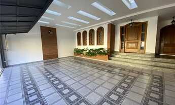 Imagem 2: Sobrado 260m², com 4 dormitórios, sendo 1 suíte, 5 banheiros e 3 vagas de garagem