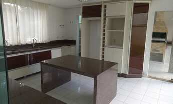 Imagem 2: Casa de condomínio sobrado para venda possui 388 metros quadrados com 5 quartos