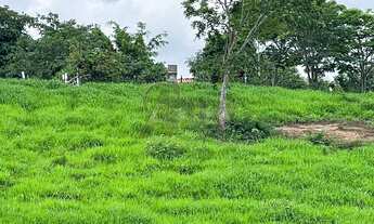 Imagem: Terreno com Área Verde em Local Tranquilo